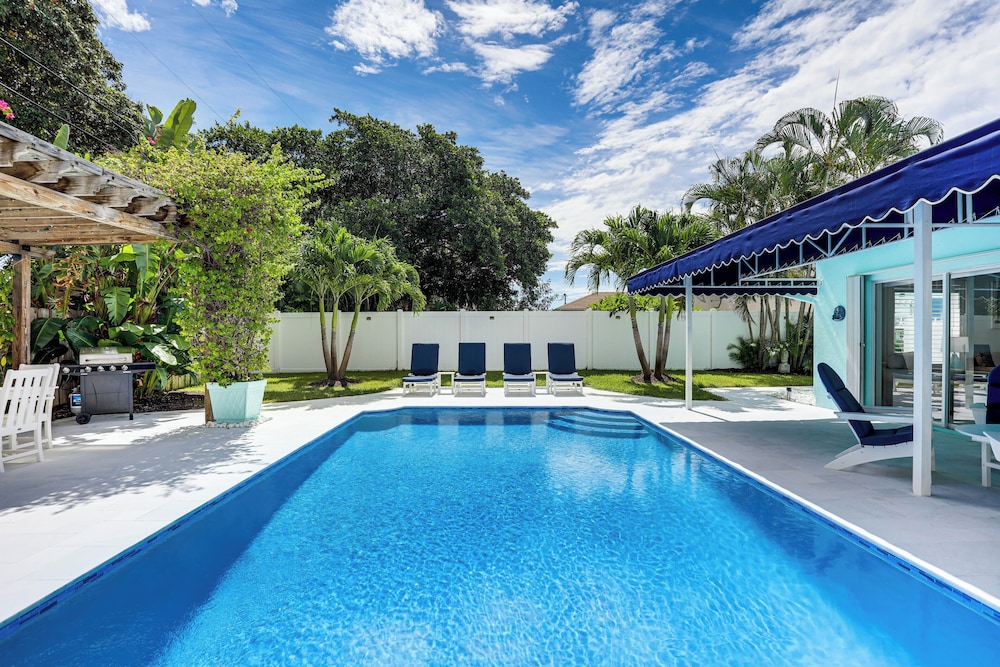 Coastal Villa W Private Yard Heated Pool 17954294 — Juno Beach