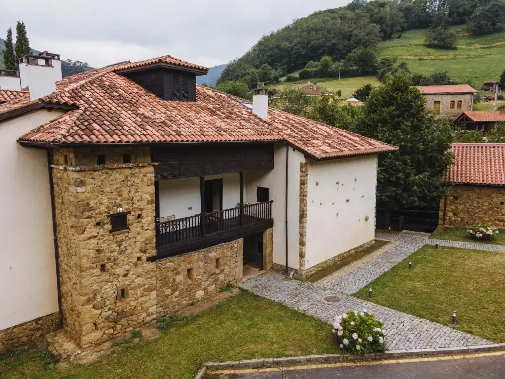 Hotel Palacio De Arriba — Mieres