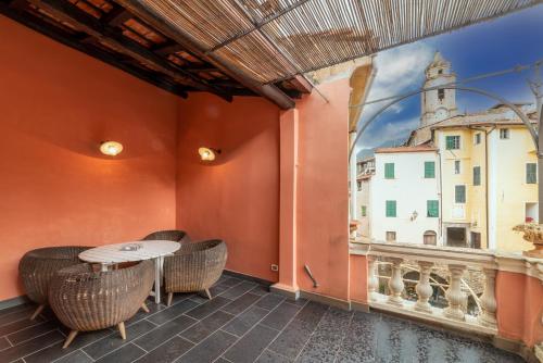 GuestHost Castelvittorio Medieval Getaway Roomy Apartment — 4-Star Luxury Hotel in Castel Vittorio, Italy