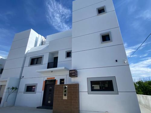 Midsummer Inn — Magong