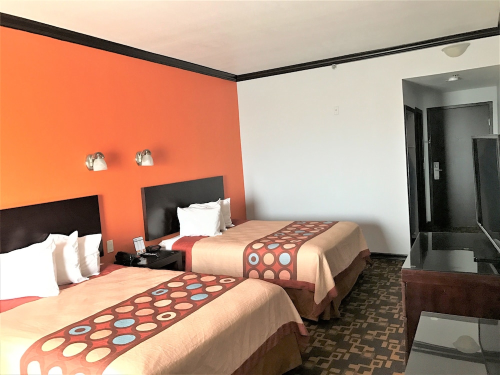 Blue Bay Inn & Suites - photo 12