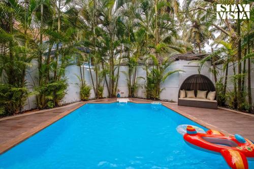 StayVista at Summer Days with Pvt Pool & Alfresco Dining — hotel in Saligao