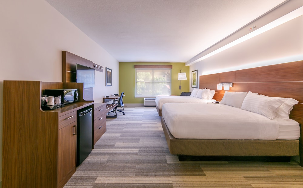 Holiday Inn Express Gatlinburg Downtown by IHG - photo 33