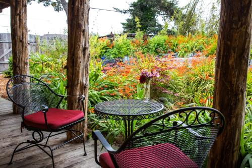 The Front Porch Hidden Oasis - photo 12