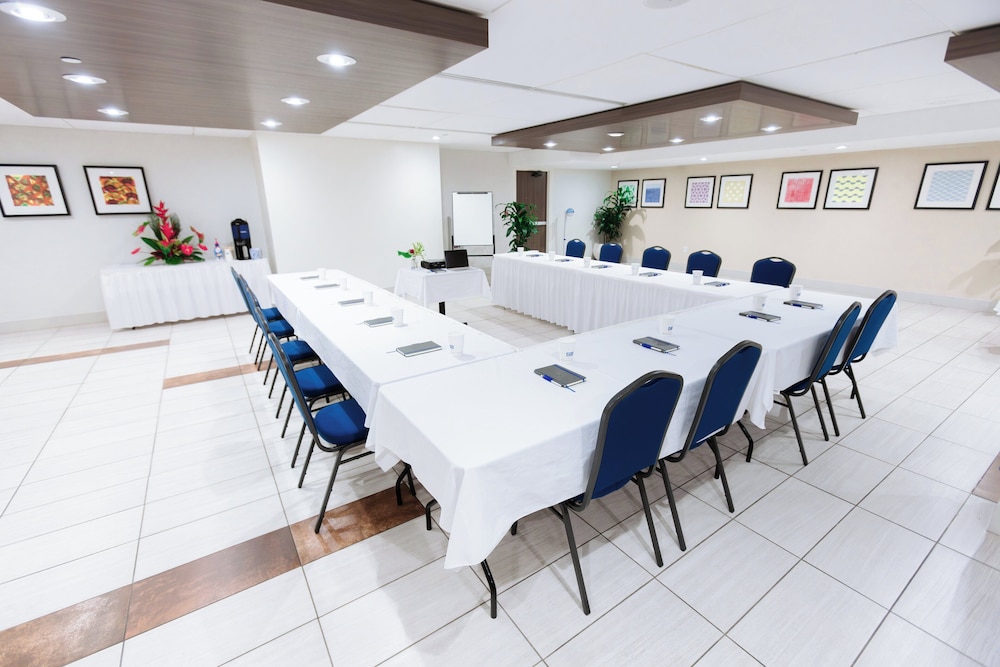 Holiday Inn Express Waikiki by IHG - photo 69