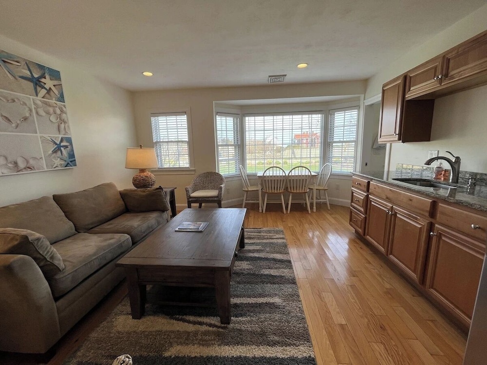 Beach Breeze Inn - photo 38
