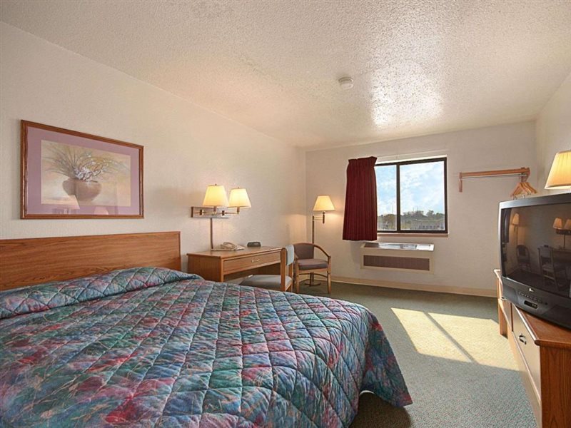 Super 8 by Wyndham Hammond North - photo 7