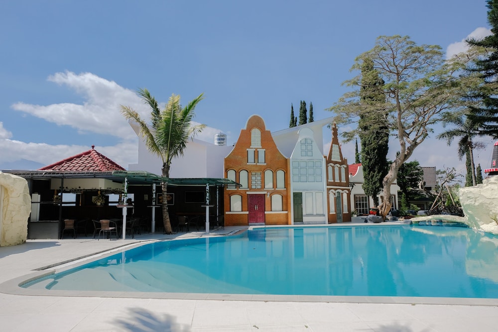 Capital O 802 Omah Londo Hotel & Resort in Batu, Indonesia