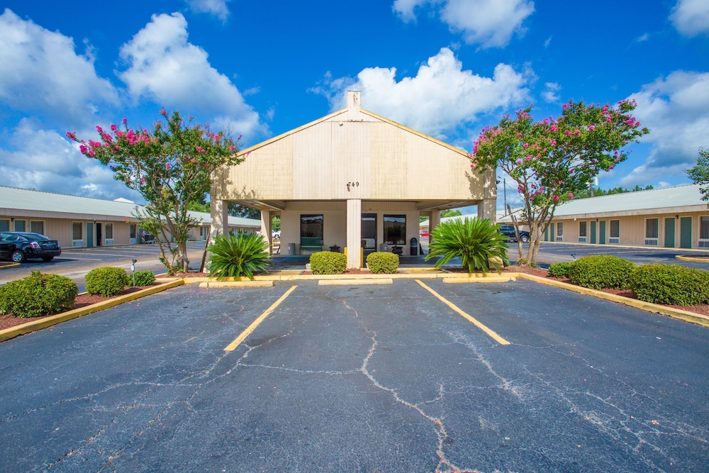 Rodeway Inn & Suites Brookhaven MS - photo 29