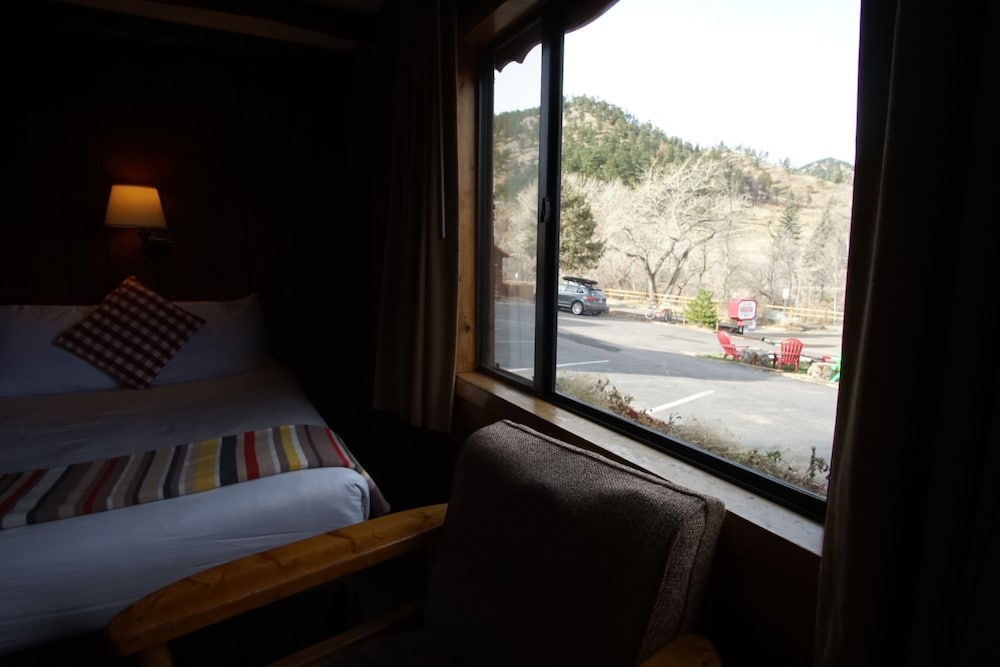 Foot of the Mountain Motel - photo 20
