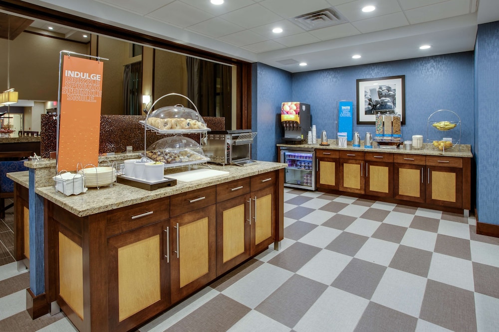 Hampton Inn & Suites Philadelphia Bensalem - photo 24