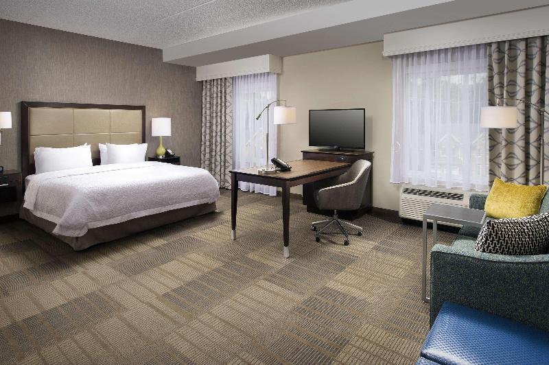 Hampton Inn & Suites Falls Church - photo 40