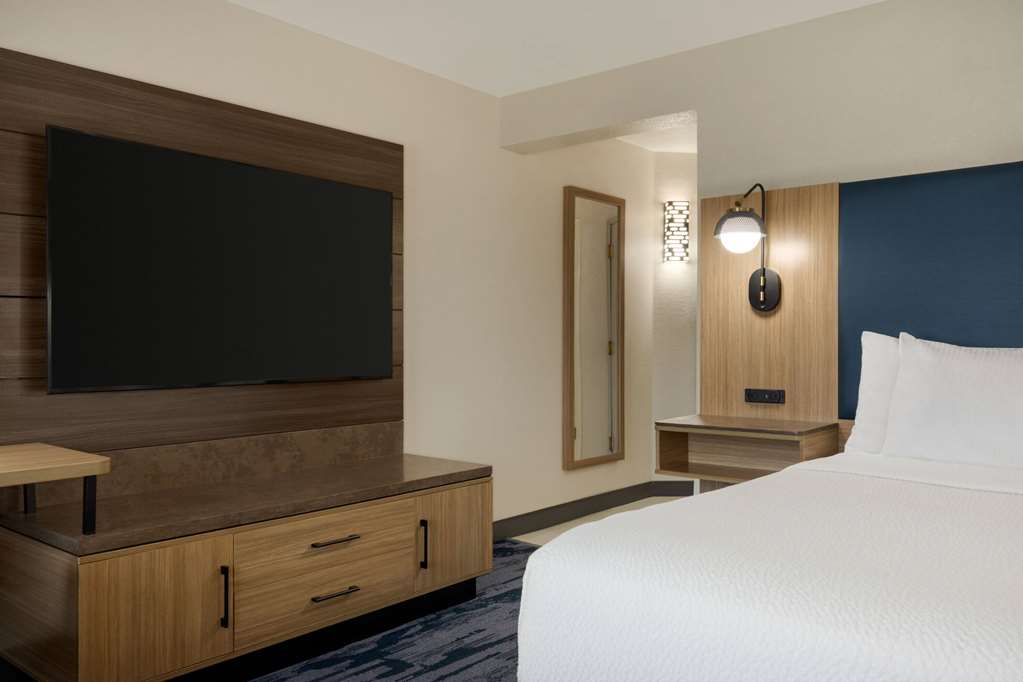 La Quinta Inn & Suites by Wyndham Austin Southwest - photo 35