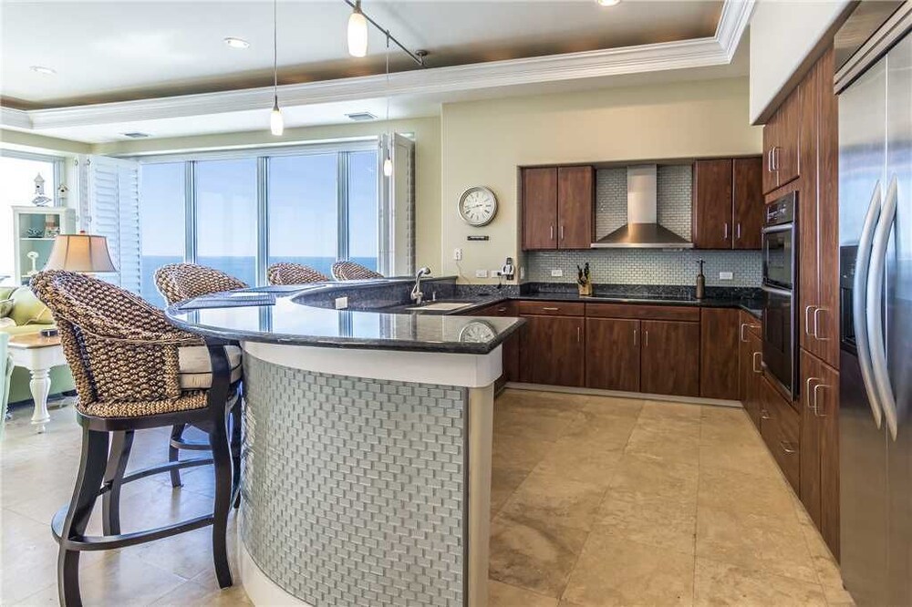 Island Tower 2602PH 4 Br Condo - photo 10