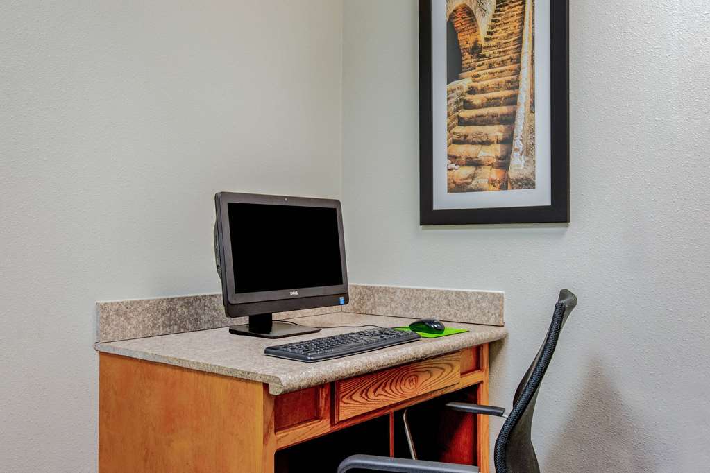 La Quinta Inn & Suites by Wyndham Mission at West McAllen - photo 35