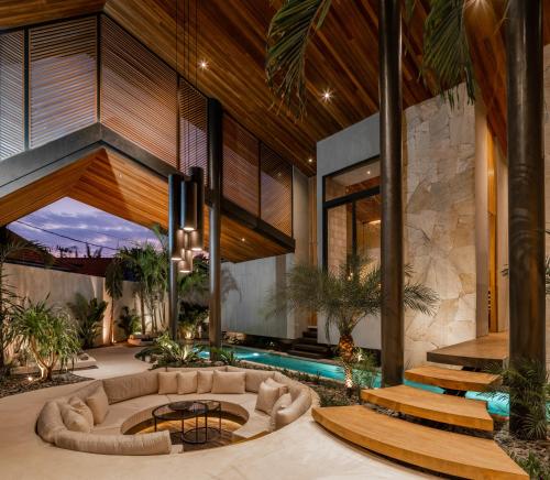 Villa Levante Bali by House of Winds Tropical Oasis near Canggu — 4-Star Luxury Hotel in Kerobokan, Indonesia
