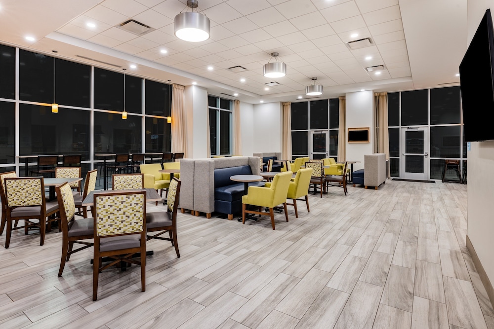 Holiday Inn Express & Suites Lincoln Downtown by IHG - photo 32