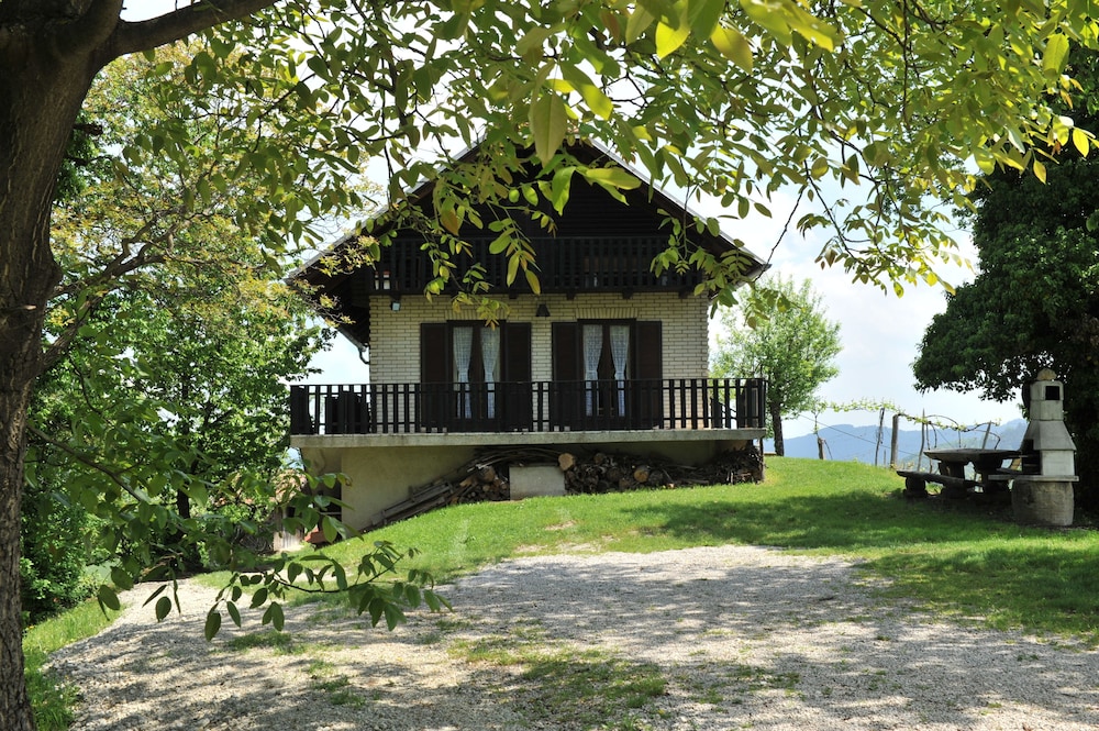 Vineyard Cottage Vrbekova Gorca Smarje Pri Jelsah 12991273 — Smarje Pri Jelsah