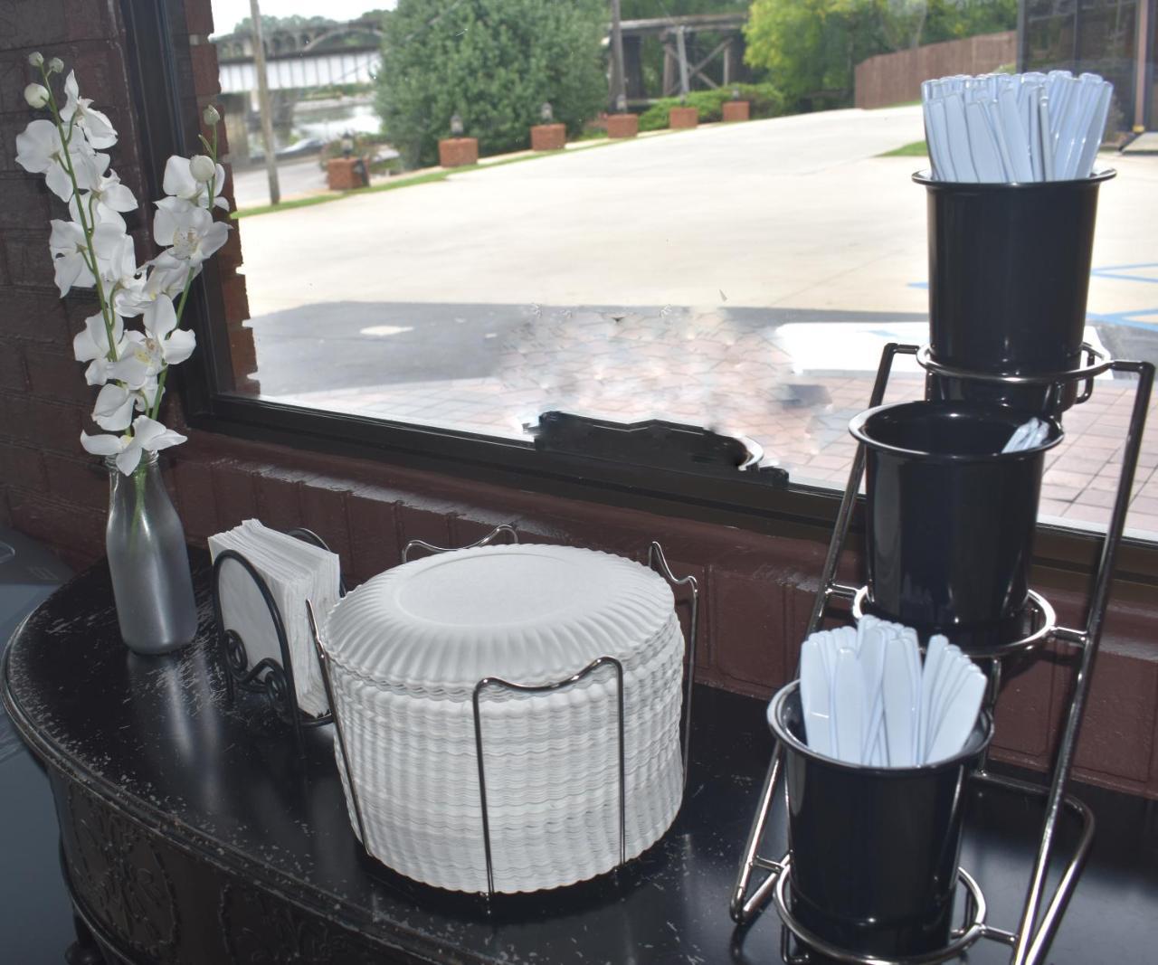 Gadsden Inn & Suites - photo 7