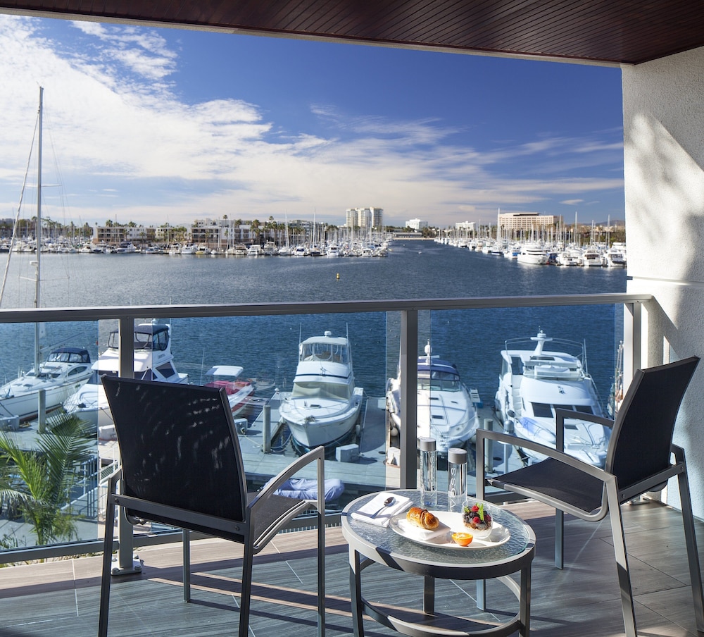 Marina del Rey Hotel - photo 8