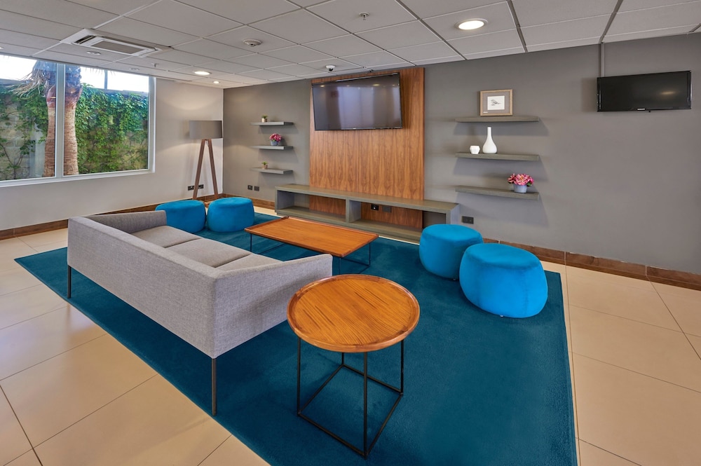 Lobby lounge