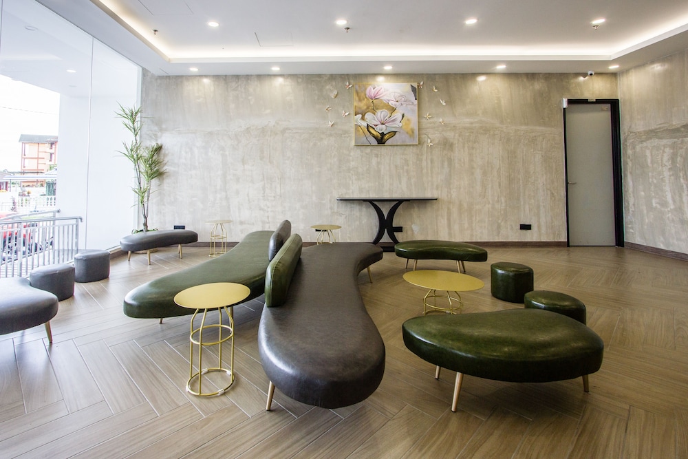 Sri Indar Hotel & Suites — Parit Buntar — photo 2