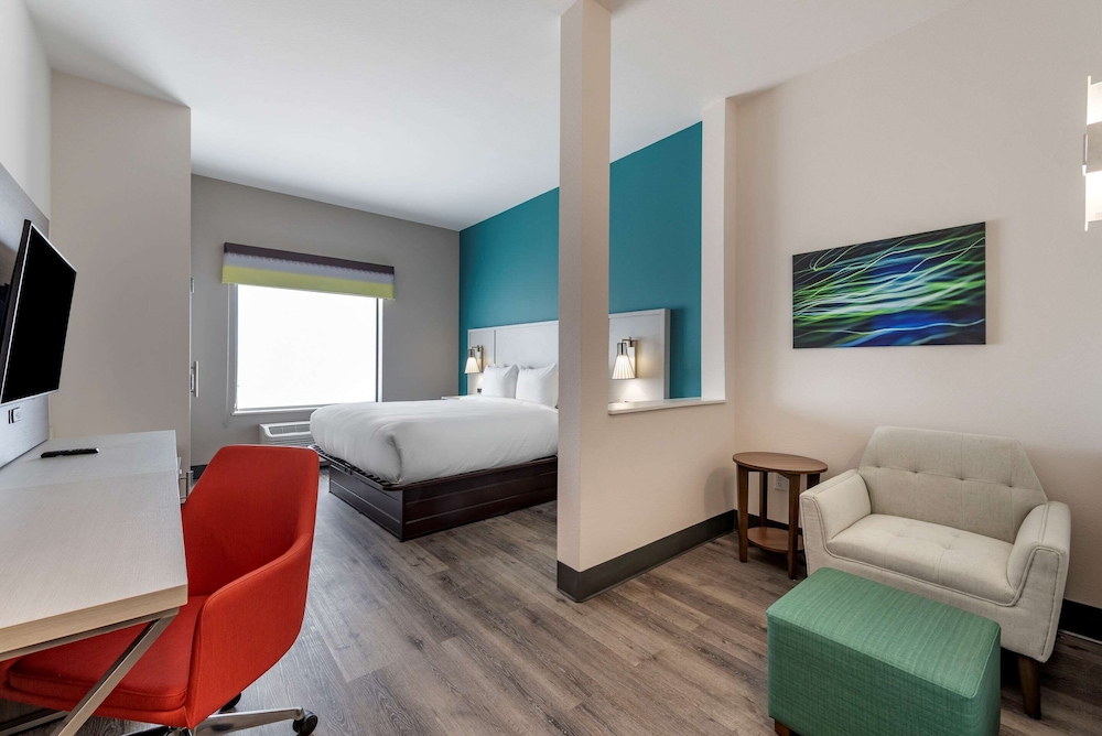Comfort Suites Colorado Springs East Medical Center Area - photo 17