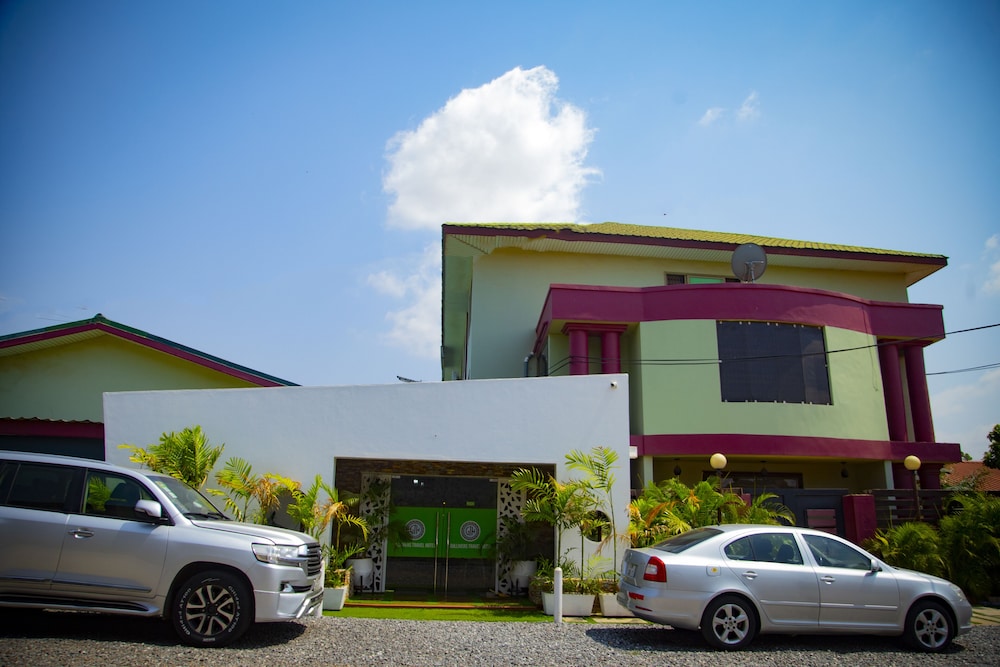 Gullivers Travel Hotel in Medina Estates, Ghana