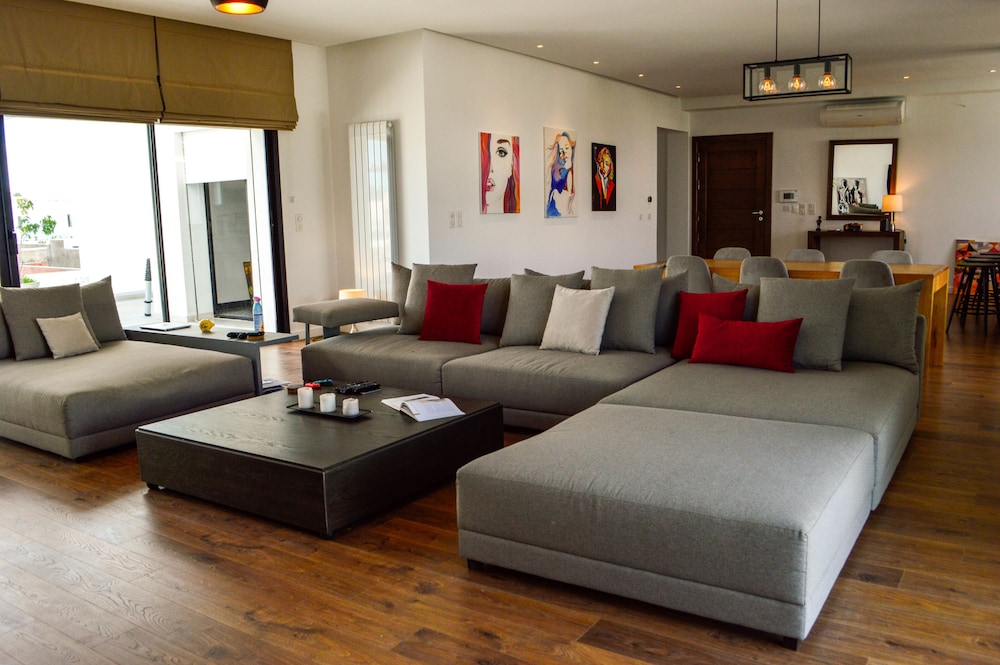 Cosy S2 Apartment in La Soukra — 4-Star Luxury Hotel in Ariana, Tunisia