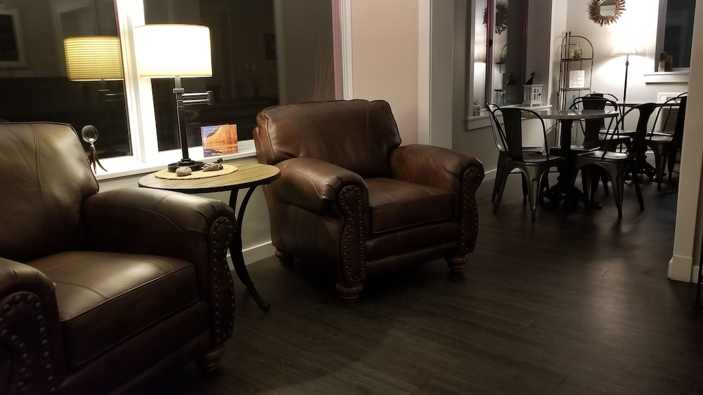 Brio Beach Inn - photo 8