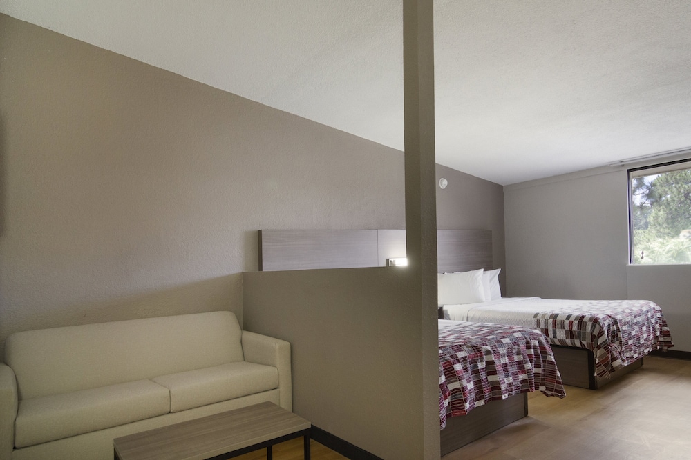 Red Roof Inn & Suites Brunswick I 95 - photo 16