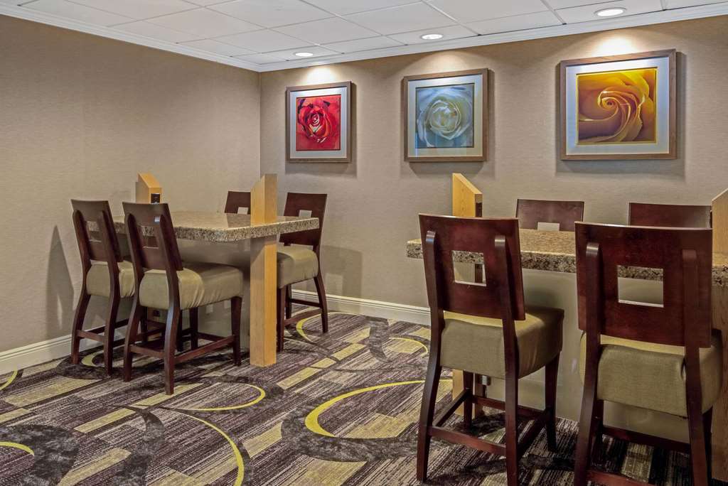 La Quinta Inn & Suites by Wyndham Naples East - photo 27