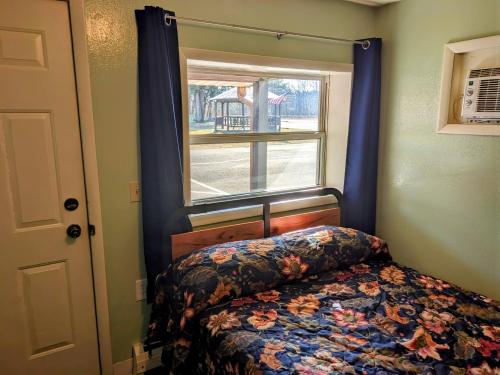Tour Inn Motel - photo 23