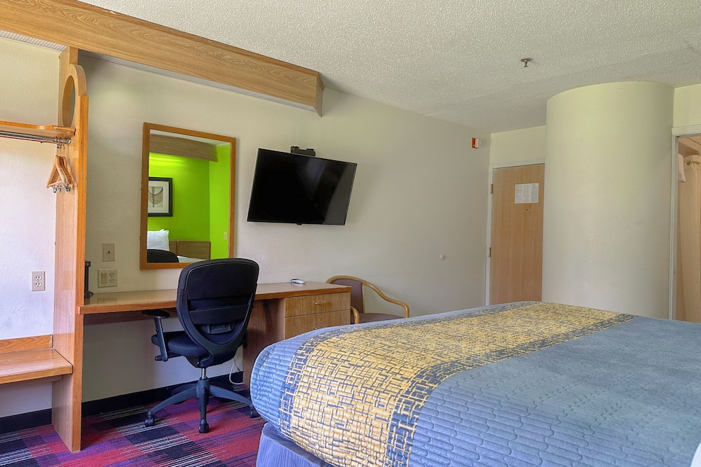 Classic Inn By OYO I 240 Near Memphis Airport - photo 50