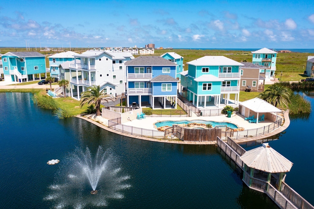 Chancla Pet Friendly Community Pool in Port Aransas, United States