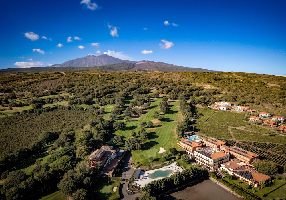Picciolo Etna Golf Resort & Spa Curio Collection — hotel in Castiglione Di Sicilia
