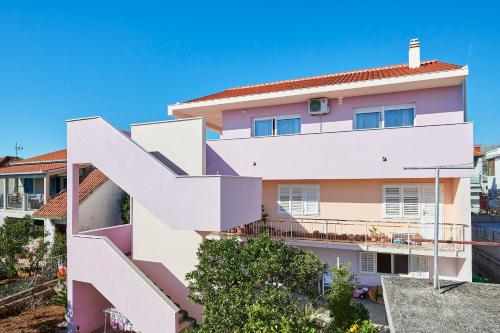 Apartment Tomi — 4-Star Luxury Hotel in Trogir, Croatia