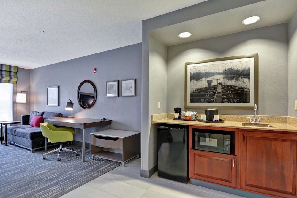 Hampton Inn & Suites Newark Harrison Riverwalk - photo 17