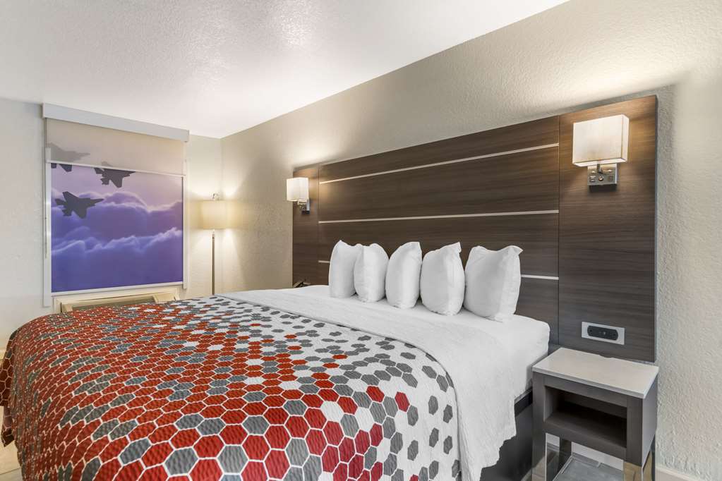 Econo Lodge Inn & Suites Near Lackland AFB - photo 14