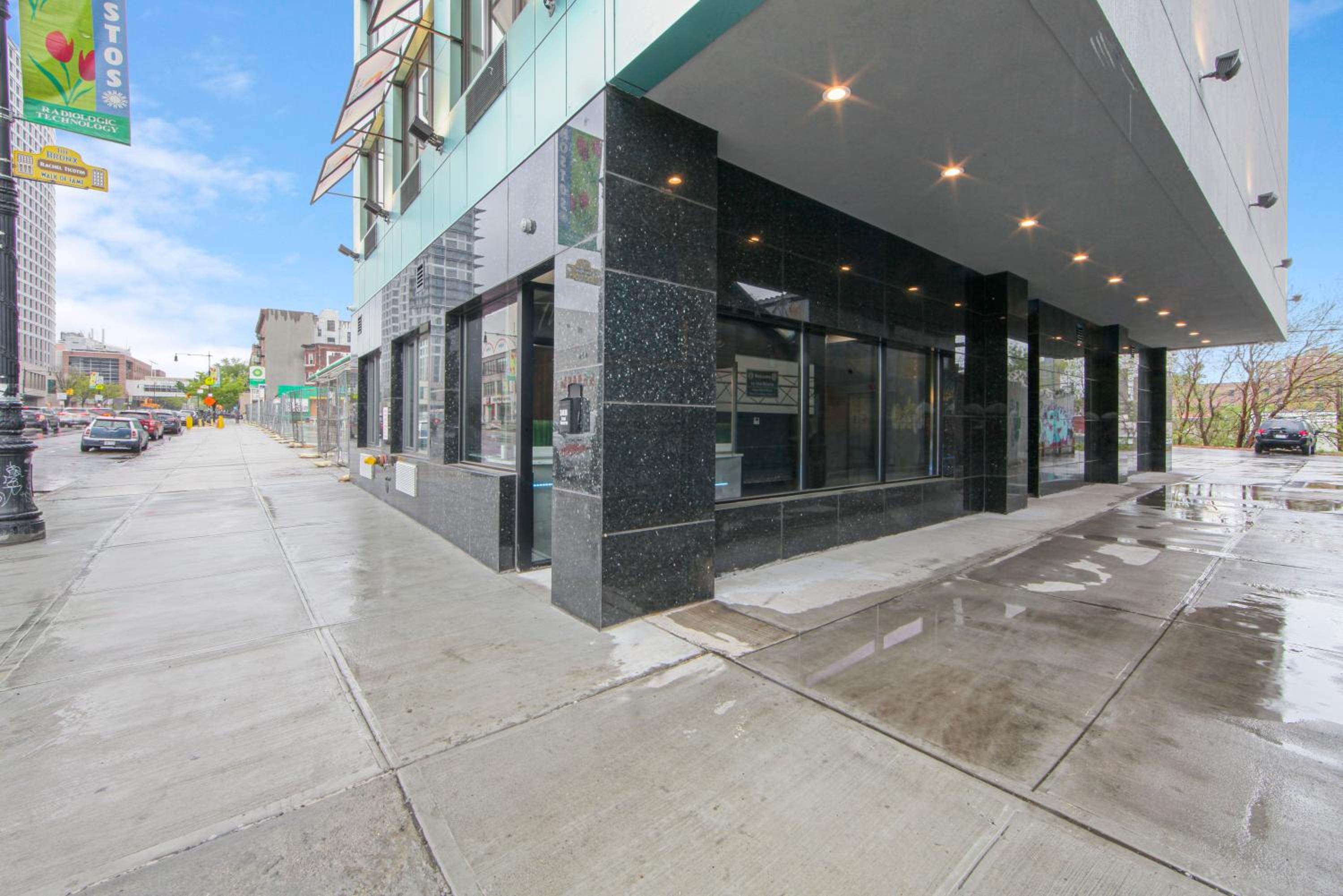 Hotel 365 Bronx - photo 28