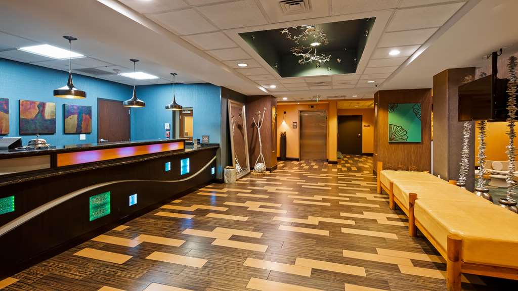 Best Western Plus Chain of Lakes Inn & Suites - photo 20