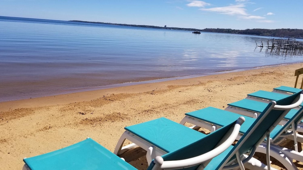 Brio Beach Inn - photo 41