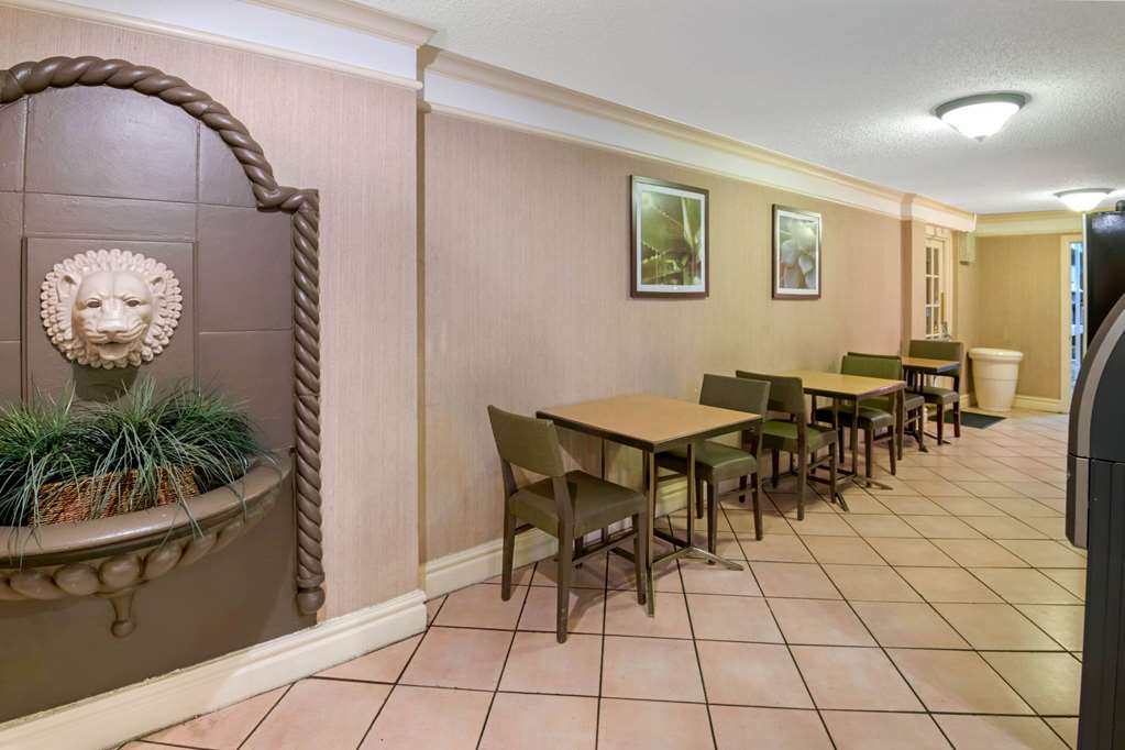 La Quinta Inn by Wyndham San Antonio Market Square - photo 6