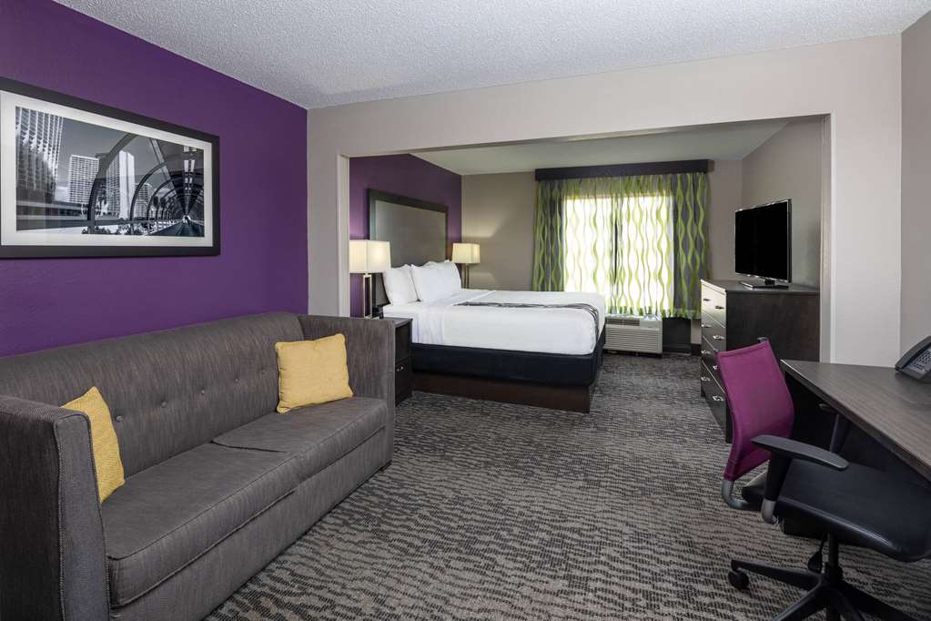La Quinta Inn & Suites by Wyndham Kennesaw - photo 20