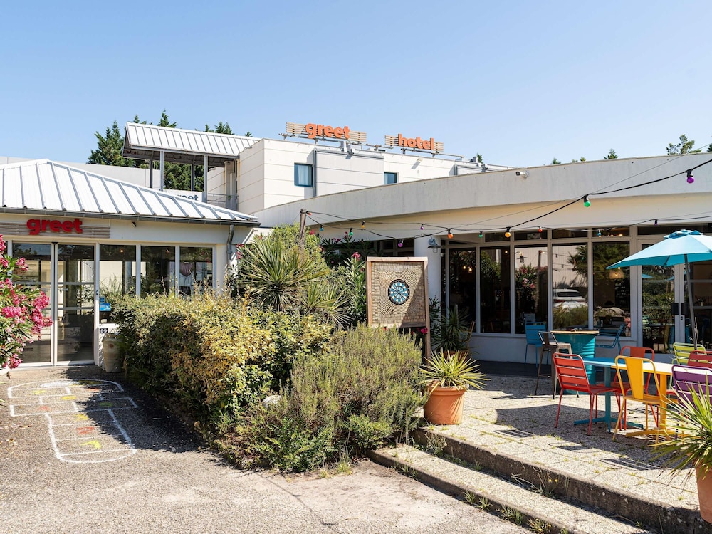 greet Hotel Bordeaux Aeroport in Merignac, France
