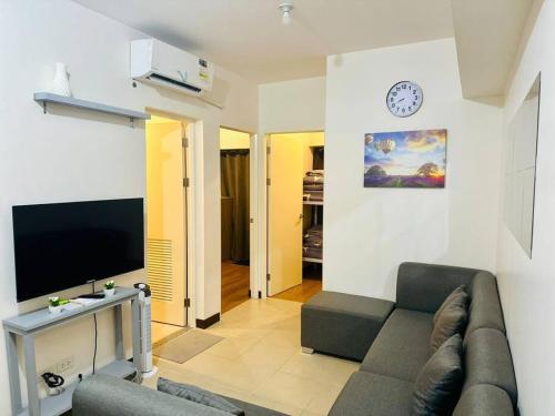 Free parking 2B R @Infina tower — 4-Star Luxury Hotel in Manila, Philippines