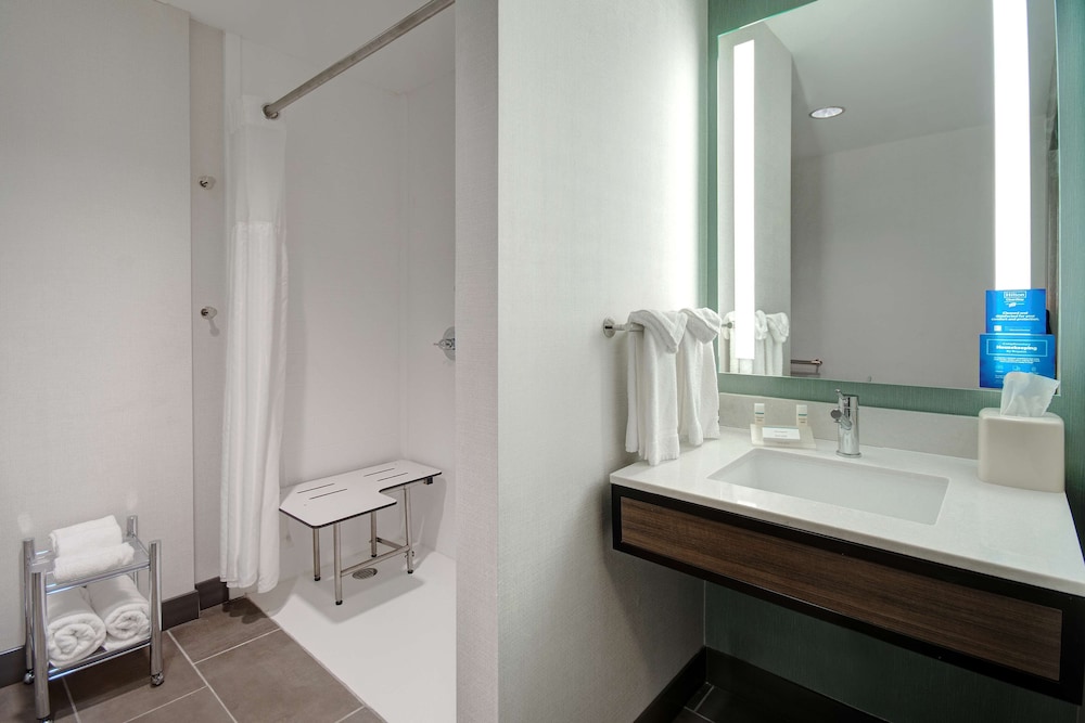 Hilton Garden Inn Terre Haute - photo 51