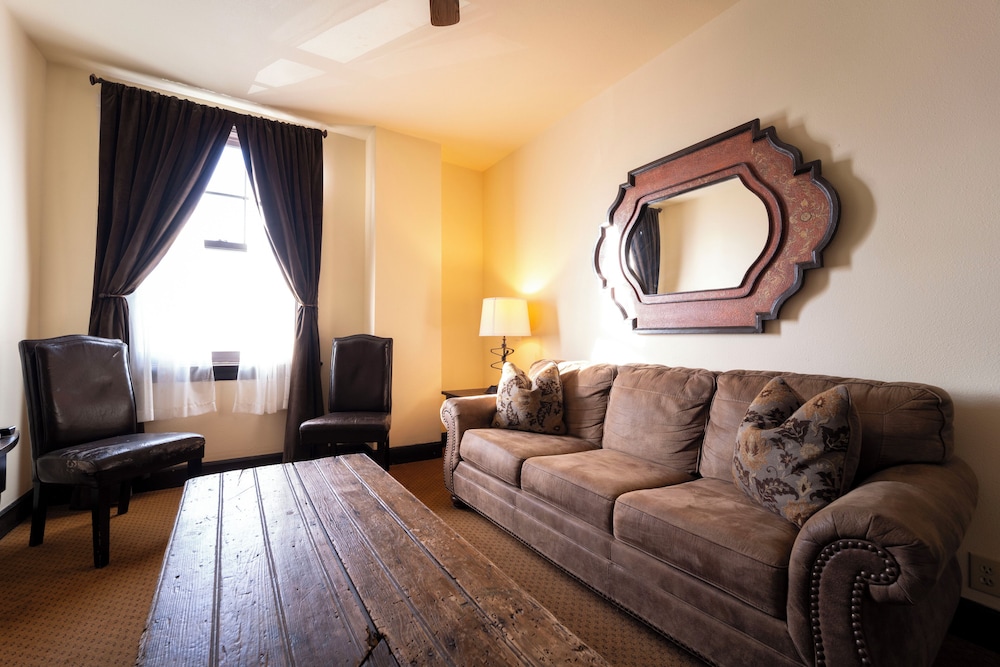 The Holland Hotel - photo 27