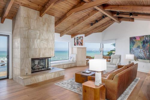 Sunset Sanctuary Oceanfront Luxury Monthly Newly remodeled in Cambria, United States