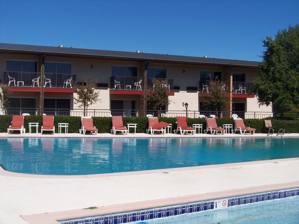 Baymont Inn and Suites Shreveport Airport - photo 4
